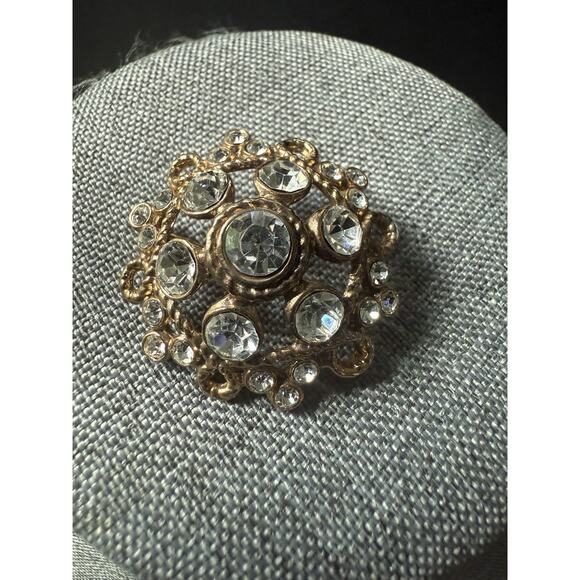 Vintage Clear Rhinestone Gold Tone Brooch Lapel Scarf Pin Round Cocktail Career - Picture 4 of 4